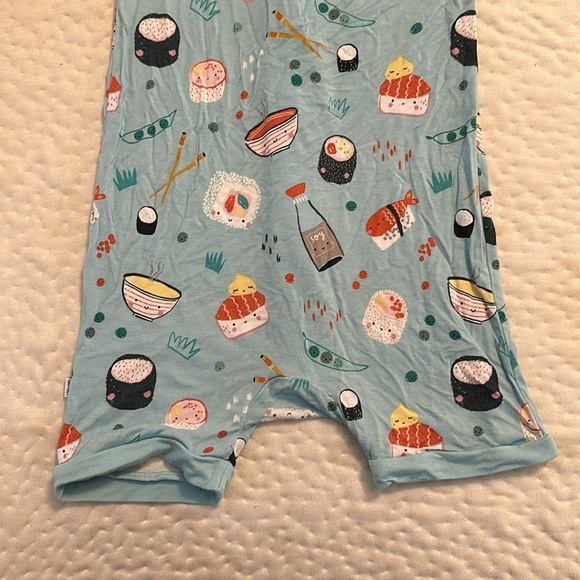 Iittle sleepies play shorty and matching bib - Picture 5 of 7